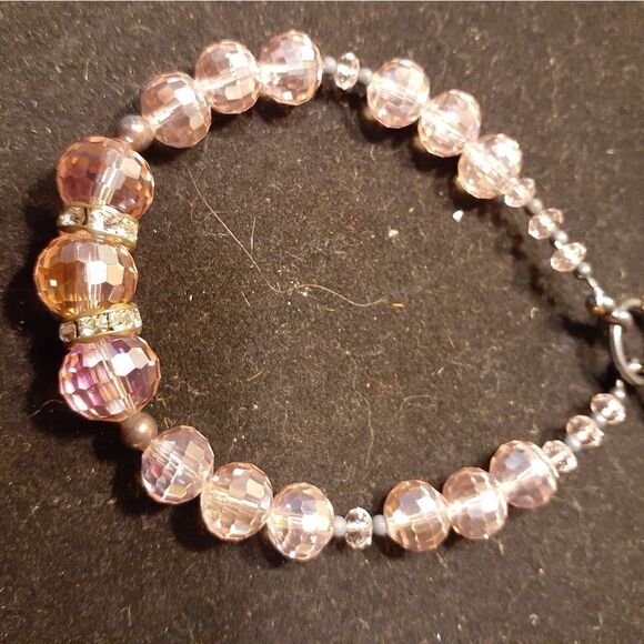 PINK CRYSTAL BRACELET  7.5" grey toggle clasp - Picture 6 of 6